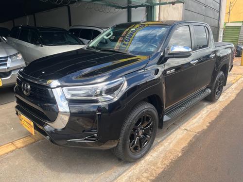 Toyota Hilux Preto 2021