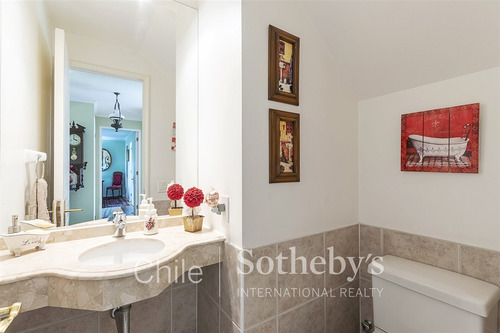 Casa En Venta De 5 Dorm. En Lo Barnechea