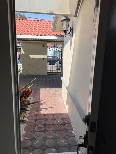 Se Vende Casa De 4 Recámaras En Ojo De Agua