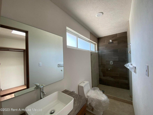 Casa En Venta En San Salvador Tizatlalli Metepec Gis 24-1102