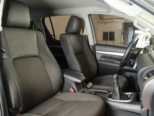 Imagen 10 de 20 de Toyota Hilux 2.8 Cd Srv 177cv 4x2