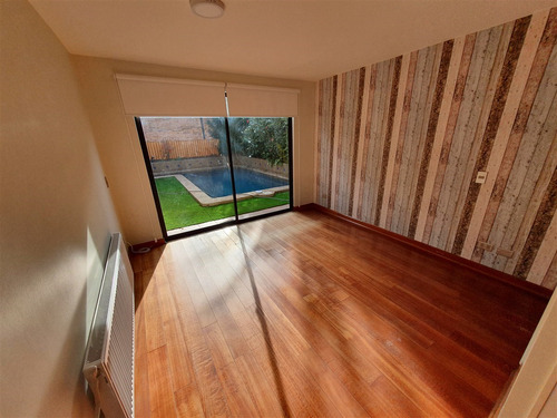 Casa En Arriendo De 5 Dorm. En Huechuraba En Condominio