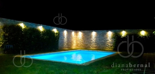 Casa En Mansa, Punta Del Este, 5 Dormitorios, Piscina Y Vista Al Mar. - Ref: 42107