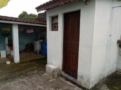 Imagem 2 de 11 de Casa No Jardim Sabauna, Em Itanhaém, Litoral Sul De São Paulo, Localizada Lado Serra, Ficando À 200 Metros Da Rodovia. Possui Vaga Para 02 Automóveis, Área Para Churrasqueira E Piscina.