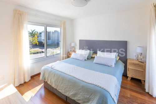 Imagen 5 de 13 de Casa A La Venta En Altos De La Tahona