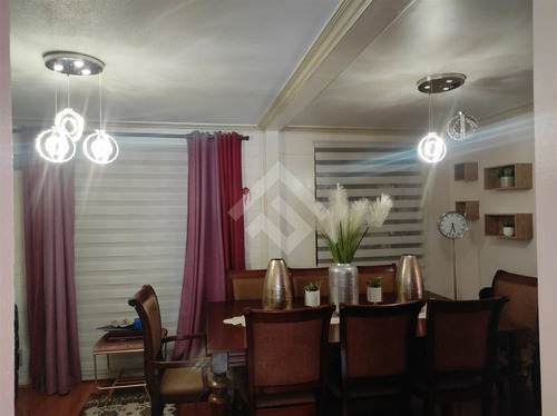Casa En Venta De 4 Dorm. En Maipú