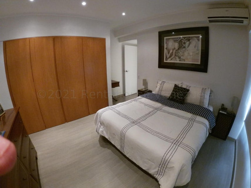 Apartamento Dúplex Remodelado 475 M² 5h, 5b, 4p, Vistavila Con Piscina En Venta En Los Palos Grandes Avenida 3era. Caracas