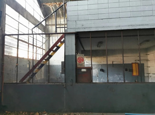 Venta Galpon Con Salida A 2 Calles De 1500 M2