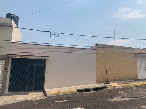Casa En Un Solo Nivel Con Excelentes Acabados, Cocina Nueva, Recién Remodelada.
