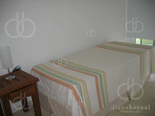 Imagen 25 de 30 de En Punta Del Este En La Zona Exclusiva De Punta De Piedra, Chalet De 5 Dormitorios Y Dependencia Con Piscina Climatizada.- Ref: 4041