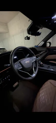 Cadillac Escalade Larga