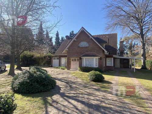 Casa De 5 Ambientes Con Jardín Y Piscina En Las Praderas De Luján!