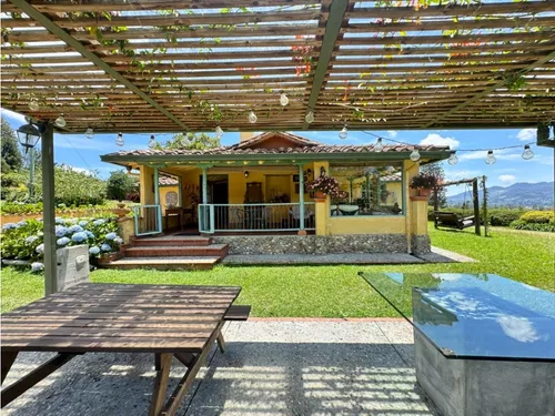 Venta Lote De 19.600 M² En La Ceja Con 3 Viviendas, Sector Chaparral