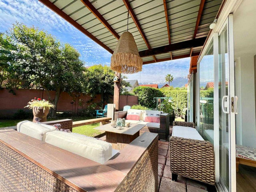 Casa En Condominio De 310 M2 Con Piscina (106395)