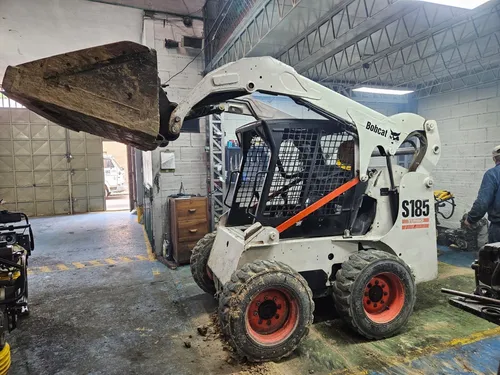 Minicargador Bobcat S185
