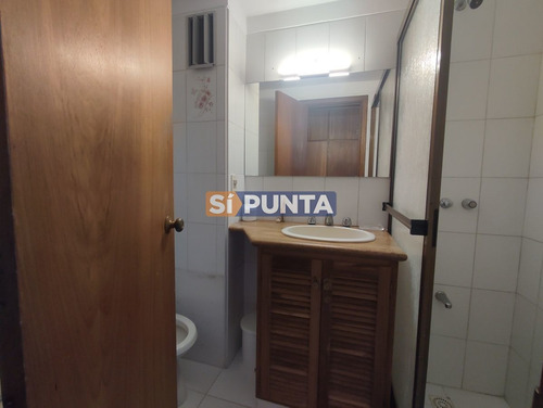 Imagen 19 de 27 de Apartamento En Venta 2 Dormitorios, Frente A Playa El Emir