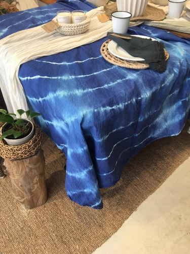 Imagen 3 de 7 de Mantel Rectangular Batik Azul 2 Mts Petite Affaire