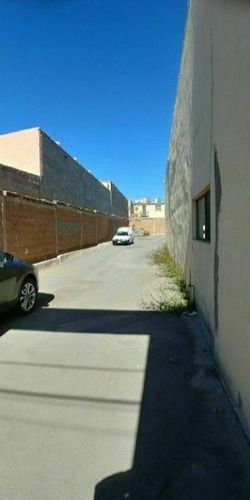 Renta De Bodega Con Oficinas Y Estacionamiento, En Las Granj
