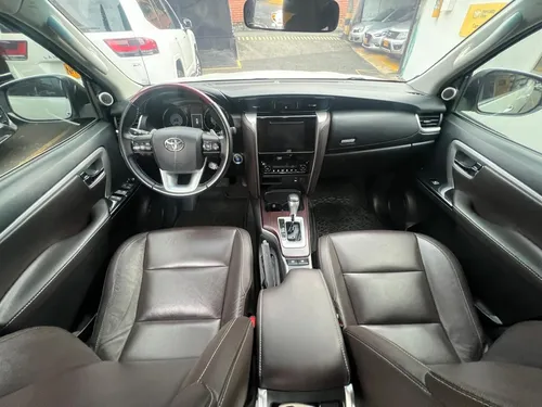 Toyota Fortuner 2.7 Srv