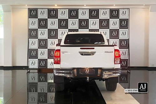 Toyota Hilux 2.8 D-4D TURBO DIESEL CD SR 4X4 AUTOMÁTICO