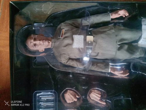 Hot Toys Grand Moff Tarkin Star Wars (Usado)