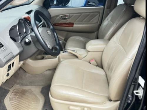 Toyota Hilux SW4 3.0 SRV 4X4 7 LUGARES 16V DIESEL 4P AUTOMÁTICO