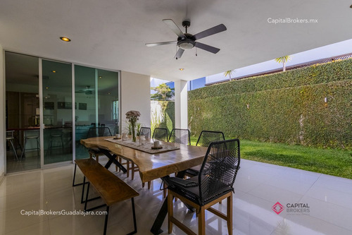 Residencia De Lujo En Los Olivos En Venta