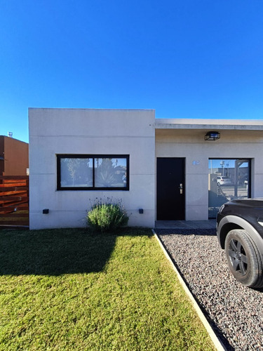Hermosa Casa En Domselaar Barrio Los Tilos