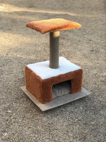 Casa Para Gatos Con Rascador Y Reposador En Altura.