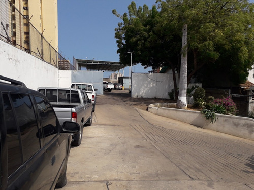 Imagen 10 de 14 de En Venta Edificación Comercial, Av. Bolívar, Puerto La Cruz