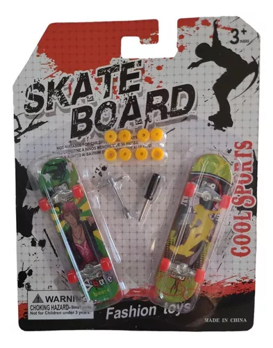 Cartela Com 2 Skatinhos De Dedo E Acessórios Skate Board