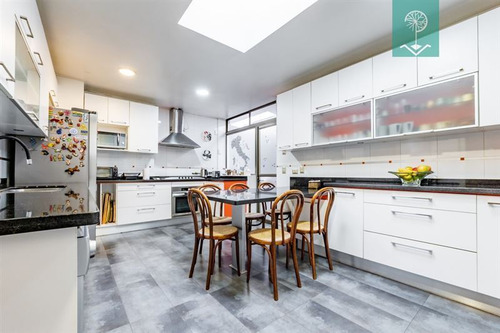 Venta Casa 6 Dormitorios 4 Baños En Cerro Calan, Las Condes