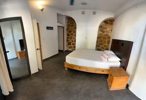 Casa Con Alberca En Privada Con Acceso Y Vista Al Lago De Tequesquitengo