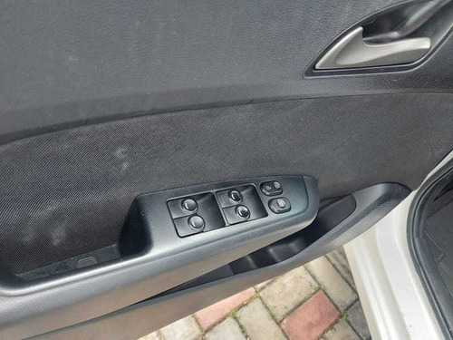 Imagem 9 de 11 de Hyundai Hb20s 1.0 M Comfort 2014
