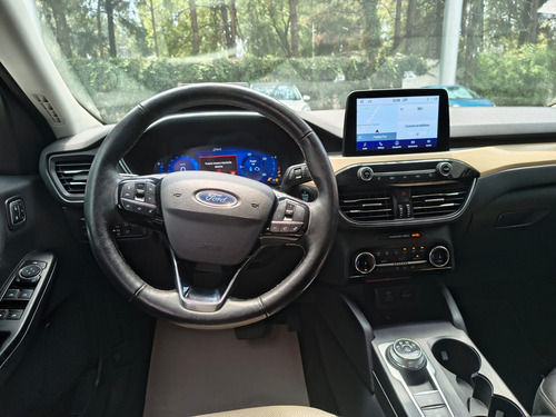 Ford Escape titanium hev