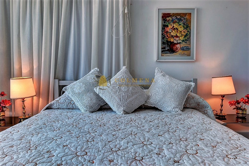 Departamento En Edificio De Categoría A Metros Del Mar- Ref: 2563