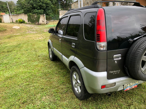Vendo Terios 4x4 2005 A/a Full Equipo.