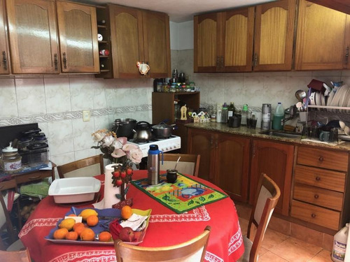 Oportunidad De Compra!!!! Casa De Altos, Gran Metraje, Burgues Próx San Martín!