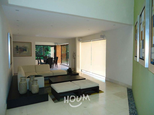 Casa En Jacarandas, Querétaro Con 3 Recámaras, 392 M², Id: 155560