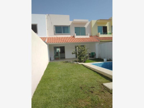 Casa Sola Modelo Clasica Doble Fraccionamiento Seguridad Alberca Jacuzzi