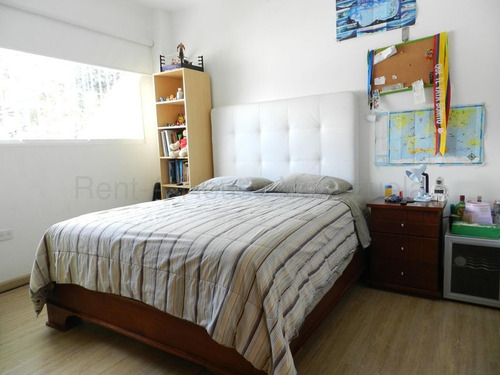 Imagen 12 de 12 de Casa Venta Santa Fe Norte Mls #22-24885 Amplia Casa Remodelada Con Vista Al Avila. Posee Un Comodo Jardin Y Esta Ubicada En Exclusiva Urbanizacion Cerrada