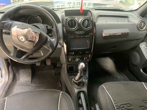 Imagen 10 de 11 de Renault Duster Oroch Privilege 2.0-2016-chocado