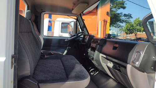 Volkswagen 8-160 Modelo 2013 Com Cesto Aéreo Linha Viva