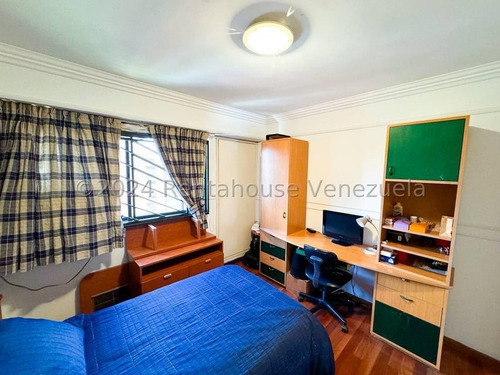 Venta De Amplio Apartamento En Los Dos Caminos Mls #25-4853