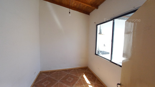 Casa En Venta En Avellaneda Con 2 Ph Ó Departamentos Tipo Casa