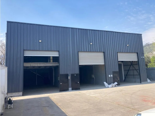 Arriendo Bodega De 219 M² En El Salto, Recoleta.