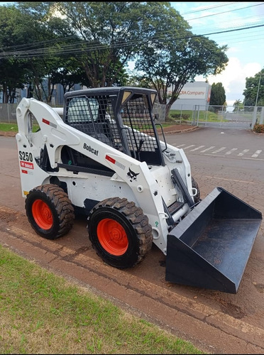 Mini-carregadeira Bobcat S250 Ref.241958