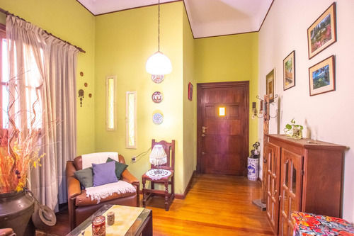 Imagen 12 de 30 de Casa 6 Ambientes Y Medio En Venta En Caseros Centro