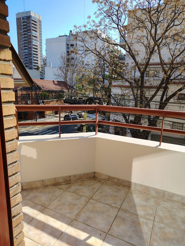 Alquilo 2 Amb Con Cochera, Excelente Zona, Estado Impecable