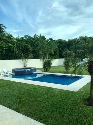 Casa De 2 Niveles En Lagos Del Sol